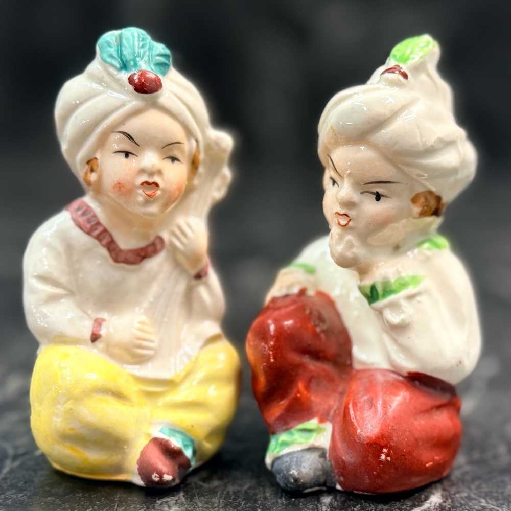 Genie Salt & Pepper Shakers - Picture 2 of 16